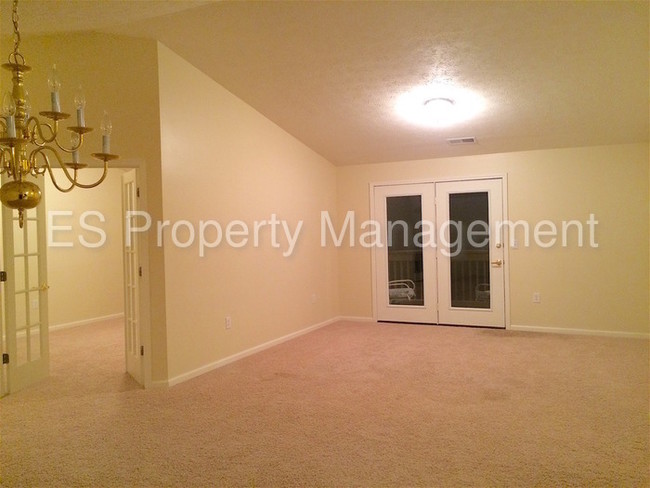 Building Photo - 8901 Hunters Creek Dr