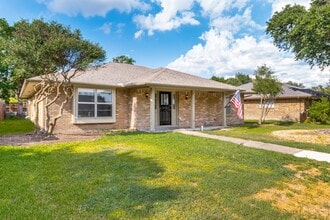 Building Photo - 1201 Goldenrod Dr