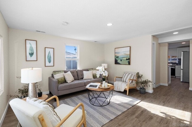 Photo - For Rent – Renovated 3 Bedroom Bungalow in Englewood House