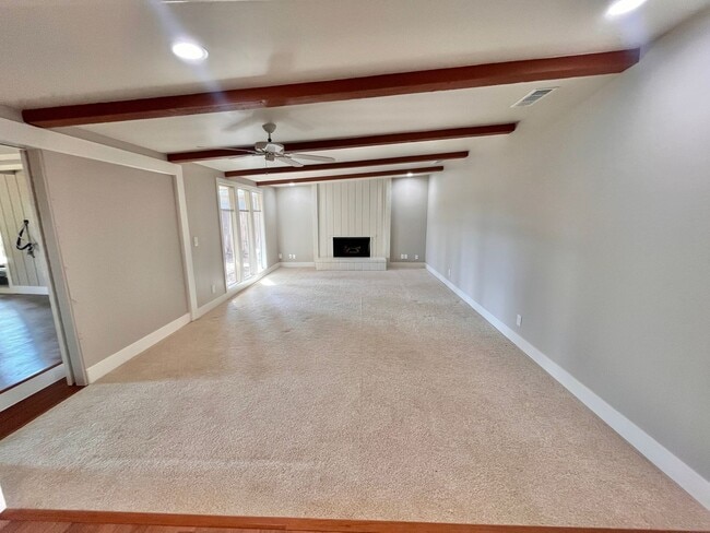 Building Photo - Newly Remodeled & Full of Character!