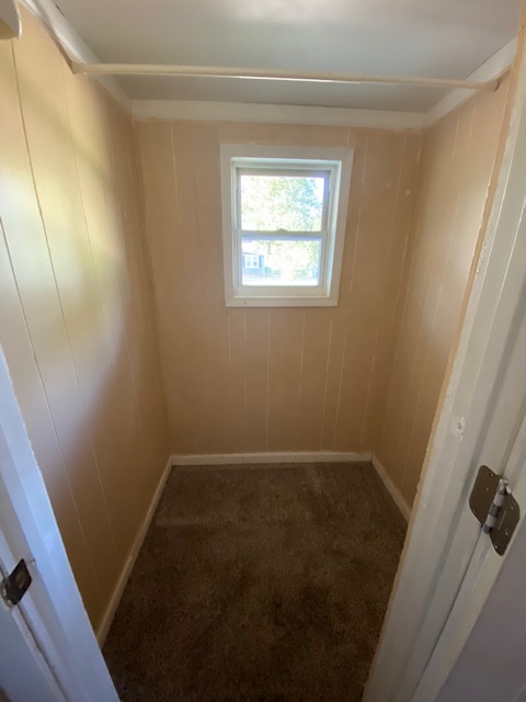 Walk-in Closet - 325 S Sherwood Ave