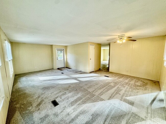 Building Photo - Large Yard 3bd 2ba Home in Long Beach!