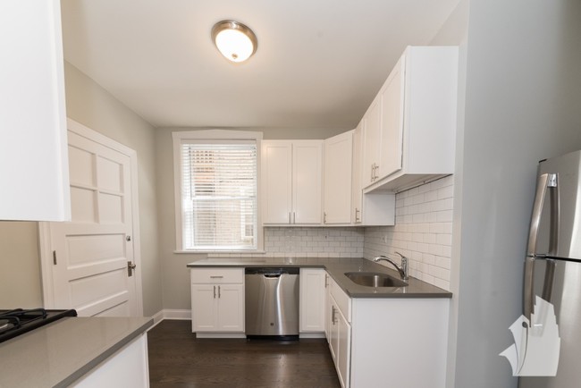 Building Photo - 5045 N Damen Ave