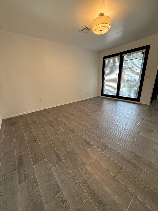 Sala de estar - 4204 NW 51st St