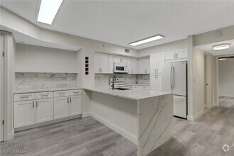 Building Photo - 1220 Wildwood Lakes Blvd