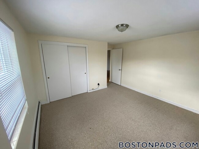 Building Photo - 10 Totman Dr