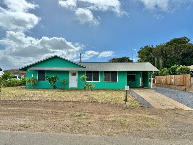 Building Photo - 4 Bedroom / 1.5 Bathroom Home on a Large Lot in Kahului!