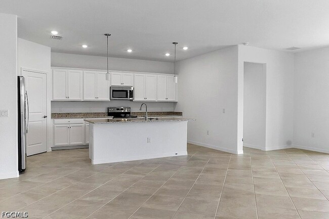 Foto del edificio - 14882 Portico Blvd
