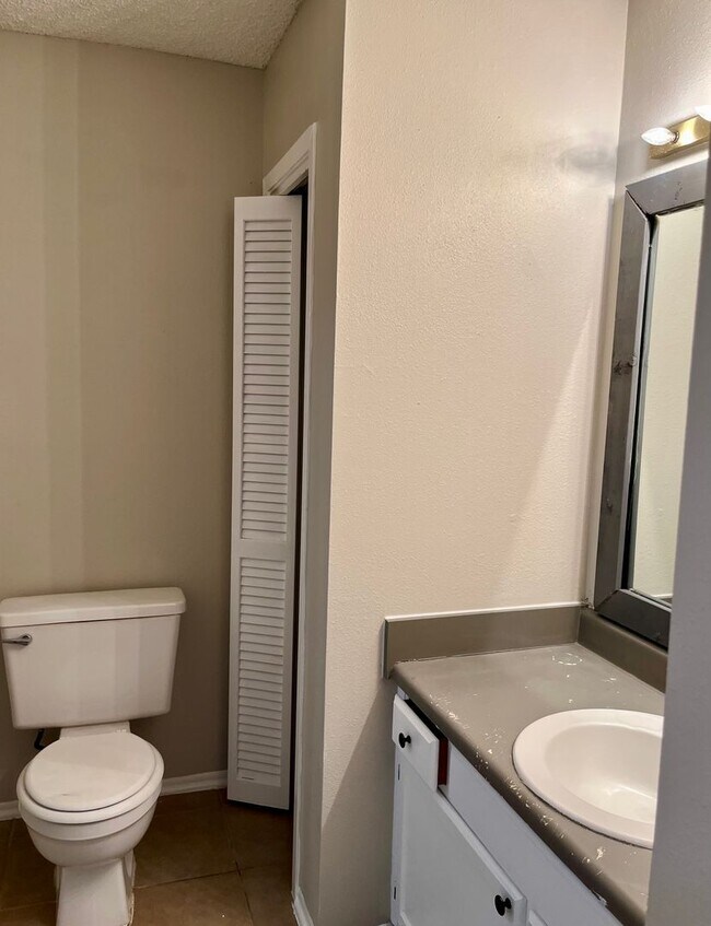 Foto del edificio - 5120 Everett Ln