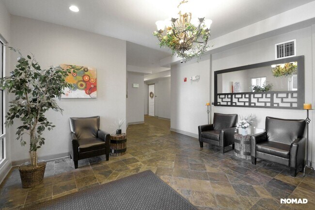 Foto del edificio - Two each: Bed, Bath, Parking, Storage Unit...