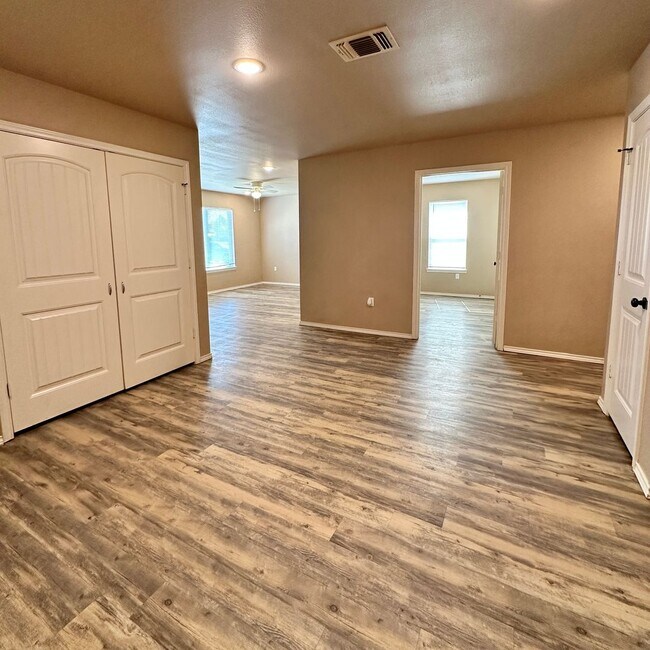 Foto del edificio - $99 Move In Special With 13 Month Lease!