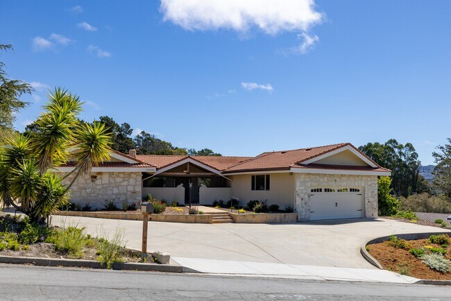 Building Photo - 25919 Carmel Knolls Dr