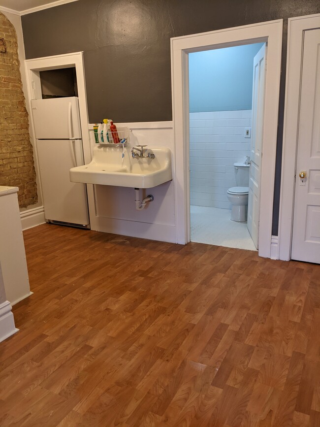 Kitchen/ dining room - 1139 S Washington Ave