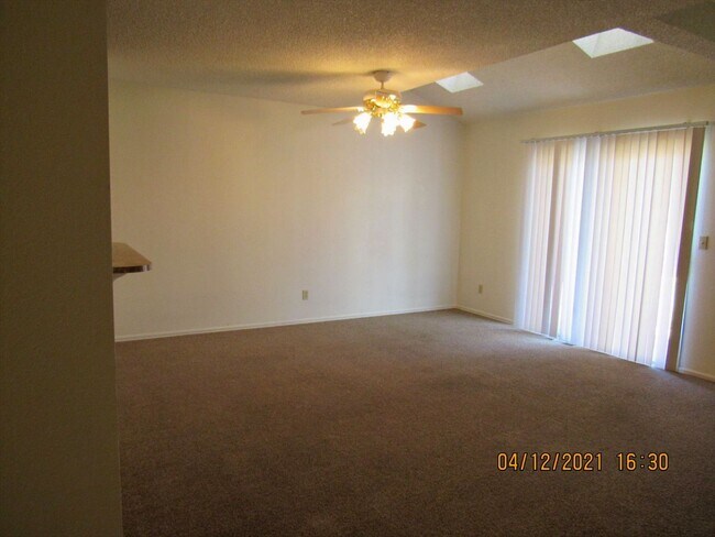 Foto del edificio - 375 Wildrose Lane