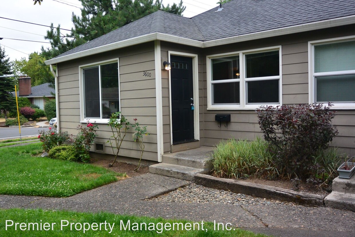 Primary Photo - 3600 E Evergreen Blvd
