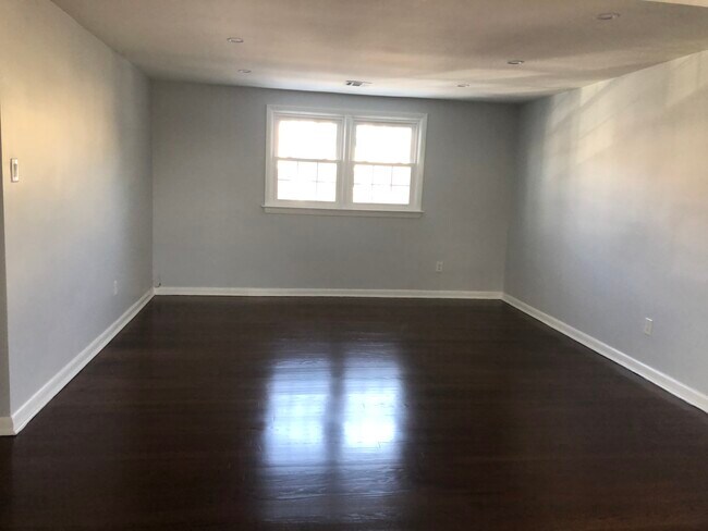 Building Photo - 286 Davis Ave
