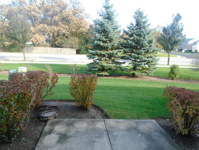 Foto del edificio - 825 Oak Hollow Rd