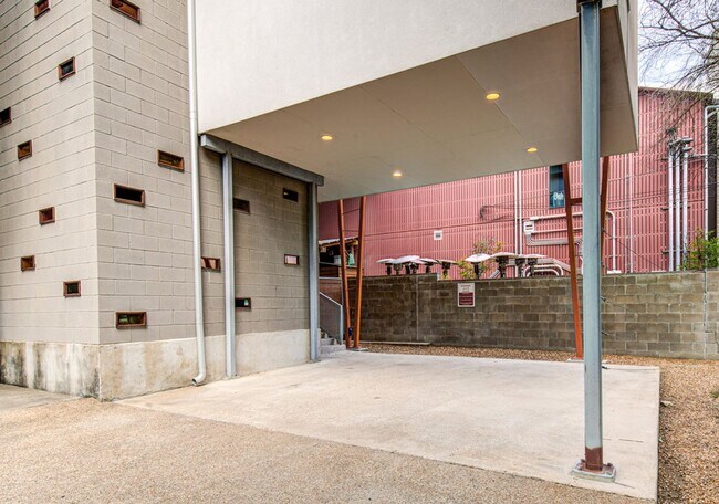 Building Photo - 515 El Paso St