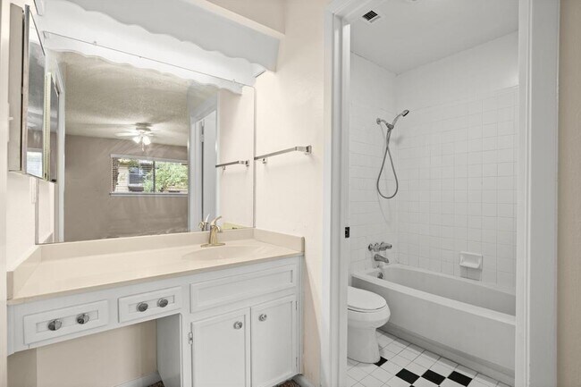 Foto del edificio - 3610 Greystone Dr