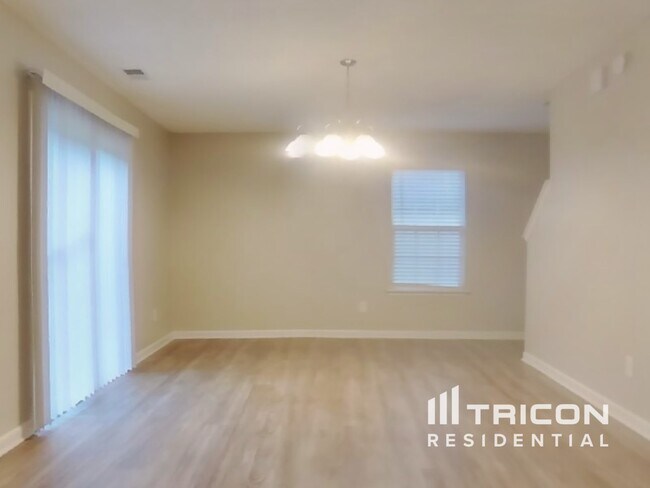 Foto del edificio - 129 Honey Tree Rd