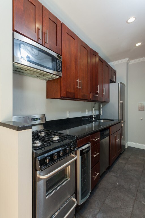 Foto del edificio - 326 E 100th St