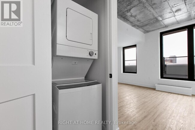 Photo du bâtiment - 377 Winona Ave