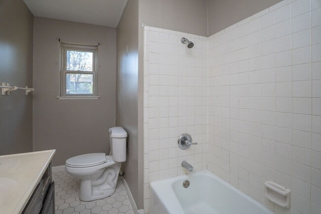 Building Photo - Large Backyard in North Little Rock