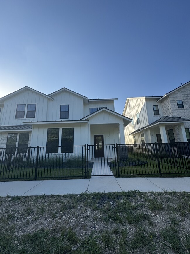 Building Photo - 5811 S 31st St