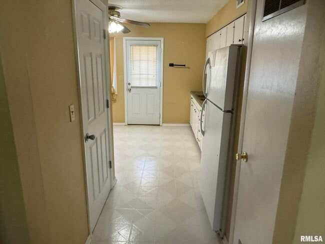 Building Photo - 400 N 5th St