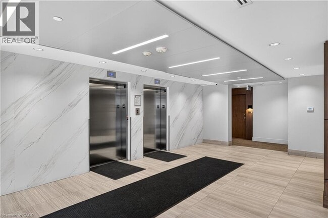 Building Photo - 16 Markle Cres