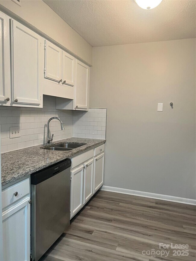 Foto del edificio - 3215 Heathstead Place