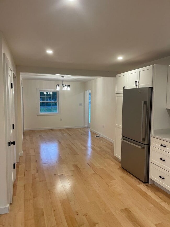 Building Photo - 3 Bedroom Apartment in Colchester VT Available 7/1!