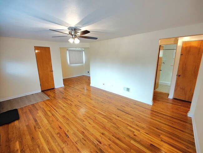 Foto del edificio - *Beautifully Updated 3BD/2BA Single Family Home Available in Whitehall*