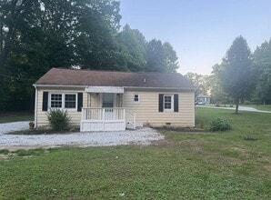 Building Photo - 13060 River Rd