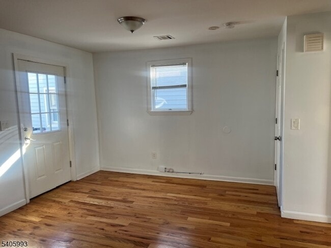 Foto del edificio - 58 Brill St