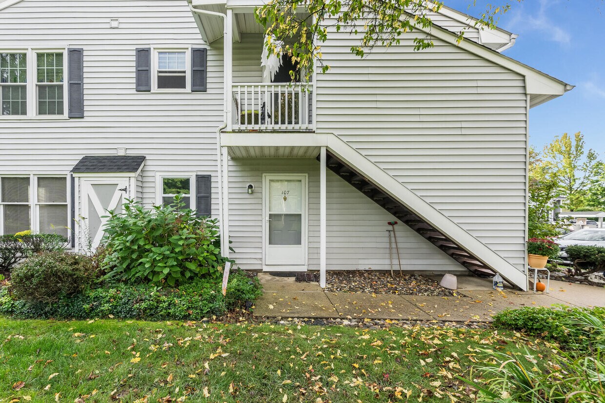 Primary Photo - 107 Huckleberry Ct