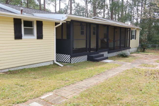 Building Photo - 711 N Hubbard St