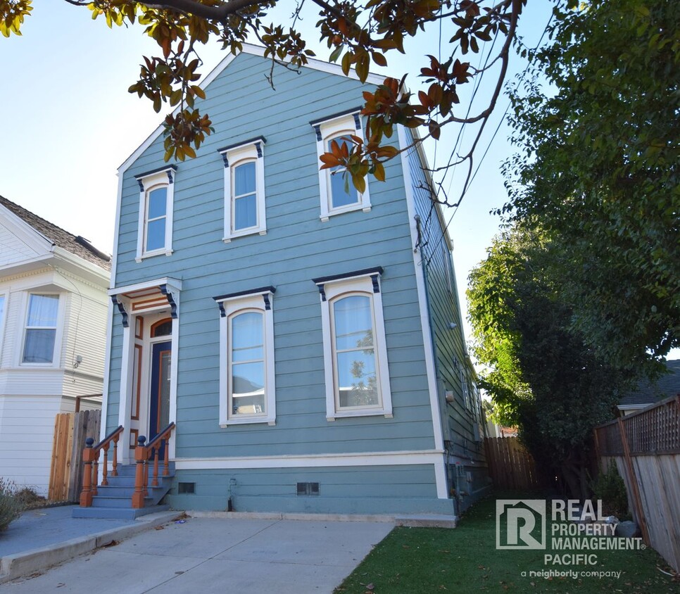 Foto principal - 4 Bedroom Victorian in West Oakland