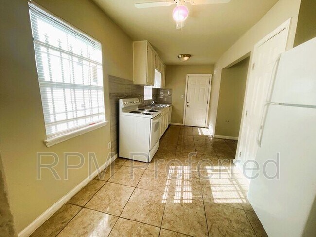 Foto del edificio - 3815 Drew St