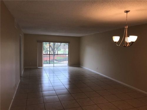 Foto del edificio - 6361 N Falls Cir Dr