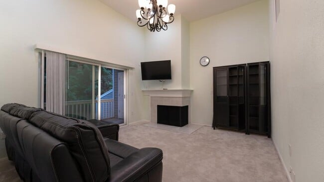Building Photo - 2 bedroom in Kirkland WA 98034