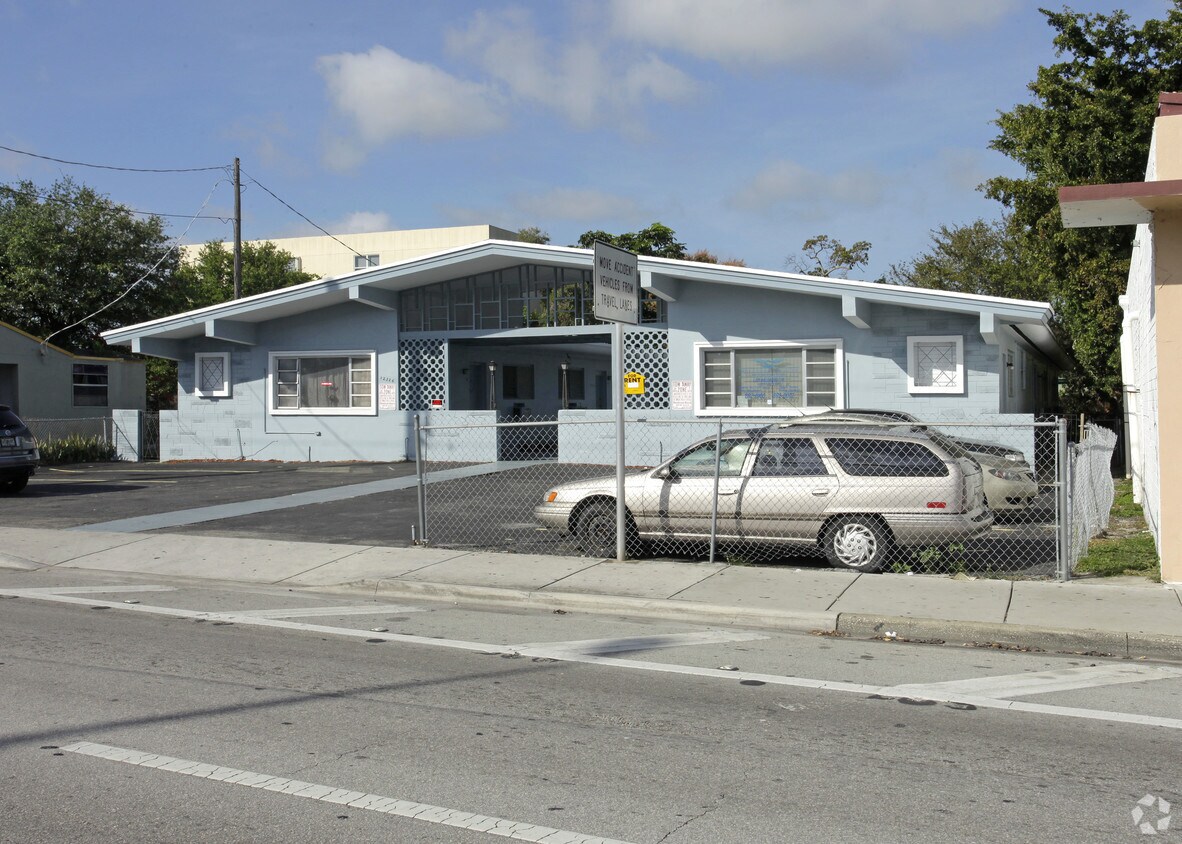 Building Photo - 12326 NE 6th Ave