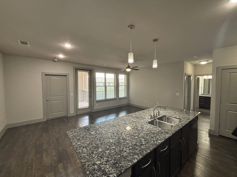 Foto principal - 20400 Marketplace Ave