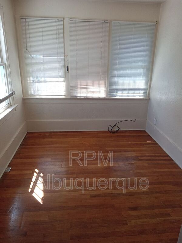 Foto del edificio - 2129 Coal Ave SE