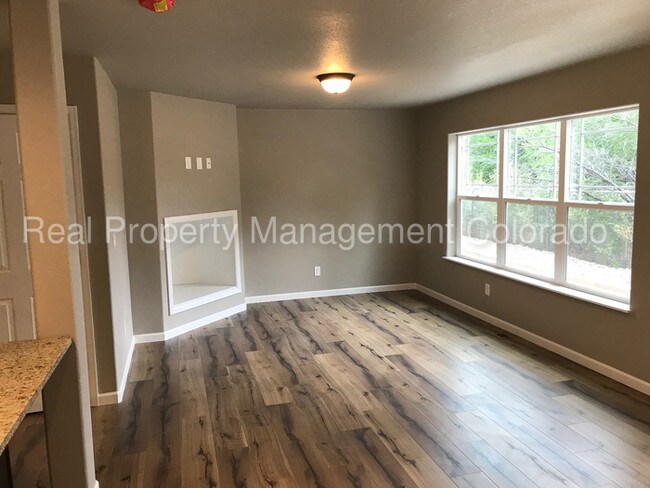 Foto del edificio - Brand New 3 Bed, 2.5 Bath Duplex