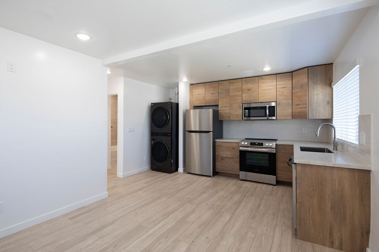 Primary Photo - *OPEN HOUSE: 5/10 10-11AM* NEW Remodeled 1...