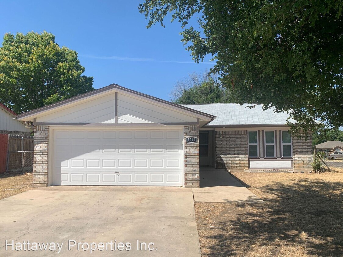 Primary Photo - 3 br, 2 bath House - 2211 Lamplight