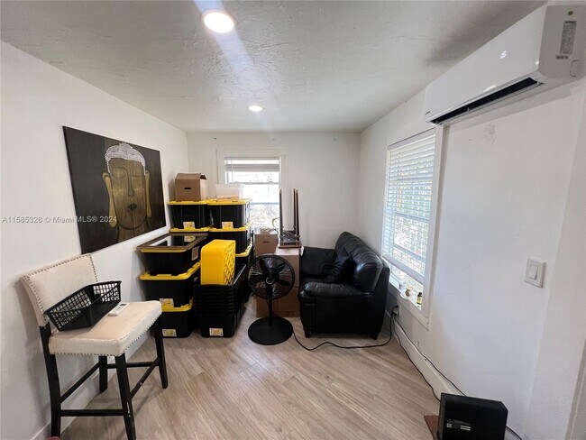 Foto del edificio - 1029 NW 28th St