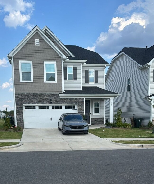 Building Photo - Prime Location - Beautiful 4-Bedroom Home ...