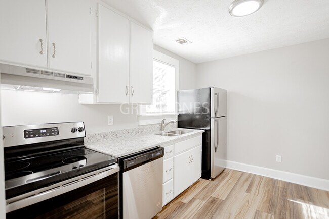 Building Photo - NOW OFFERING $250 OFF THE FIRST FULL MONTH...